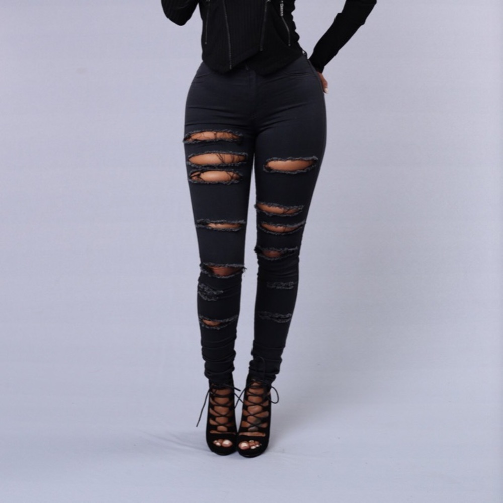 FASHION NOVA Ripped Jeans. Size 11